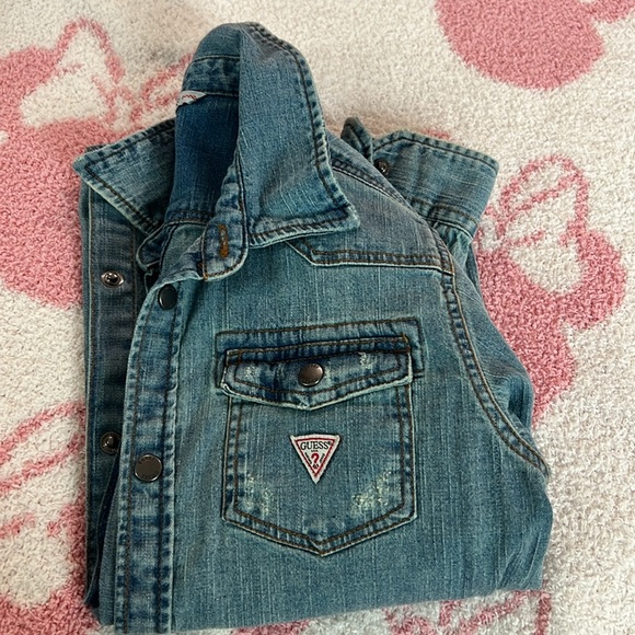 Guess Jeans Distressed Buttoned Top - Picture 13 of 13